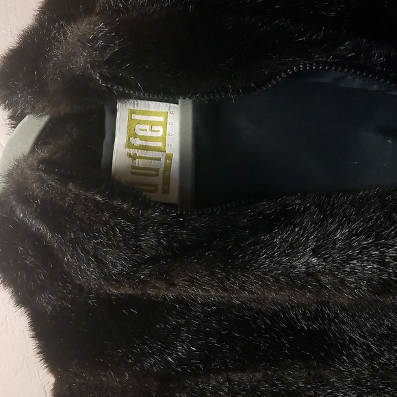 DUFFEL OUTDOOR Black Faux Fur Vest w/front zip up Sz L/XL. EUC Price Firm #2505 - Picture 2 of 9